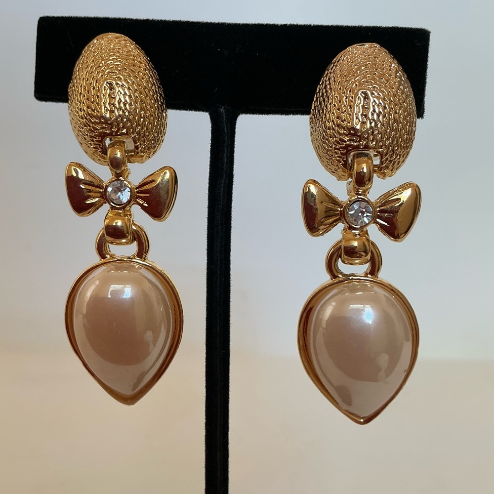 Vintage Joann She Faux Mobe Pearl and Diamond Dangle Gold Tone Clip Earrings NWT